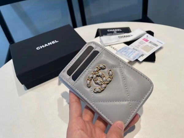 シャネル財布側面デザイン